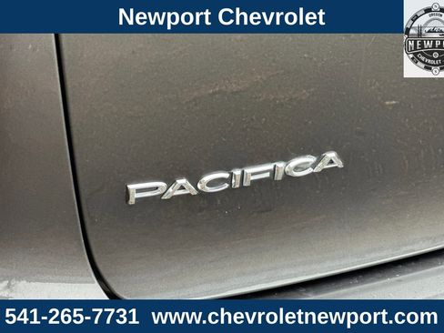 Used 2018 Chrysler Pacifica Touring-L Plus image 30