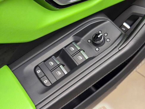 Used 2022 Lamborghini Urus AWD/4WD image 33