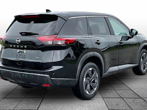 Used 2024 Nissan Rogue SV FWD image 11