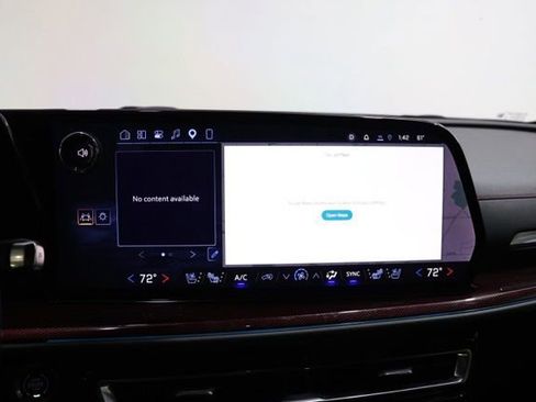 Used 2025 Chevrolet Traverse RS AWD/4WD image 28