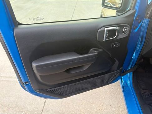Used 2025 Jeep Wrangler Unlimited Sport AWD/4WD image 16