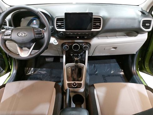 Used 2024 Hyundai Venue SEL image 9