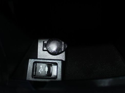 Used 2017 Toyota Camry SE FWD image 31