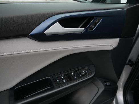 Used 2024 Volkswagen Taos SE w/ Panoramic Sunroof Package image 20