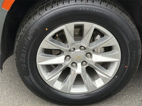 Used 2023 Chevrolet Suburban Premier image 9