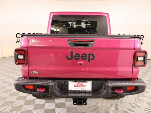 Used 2024 Jeep Gladiator Rubicon AWD/4WD image 22