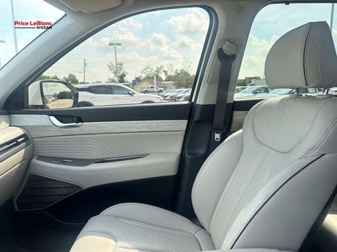 Used 2025 Hyundai Palisade Calligraphy FWD image 16