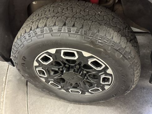 Used 2024 GMC Sierra 3500 Denali w/ Technology Package image 10