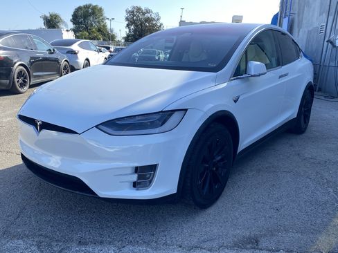 Used 2018 Tesla Model X 75D AWD/4WD image 2
