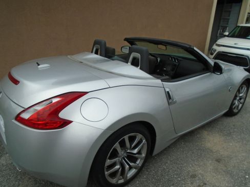 Used 2013 Nissan 370Z Roadster image 15