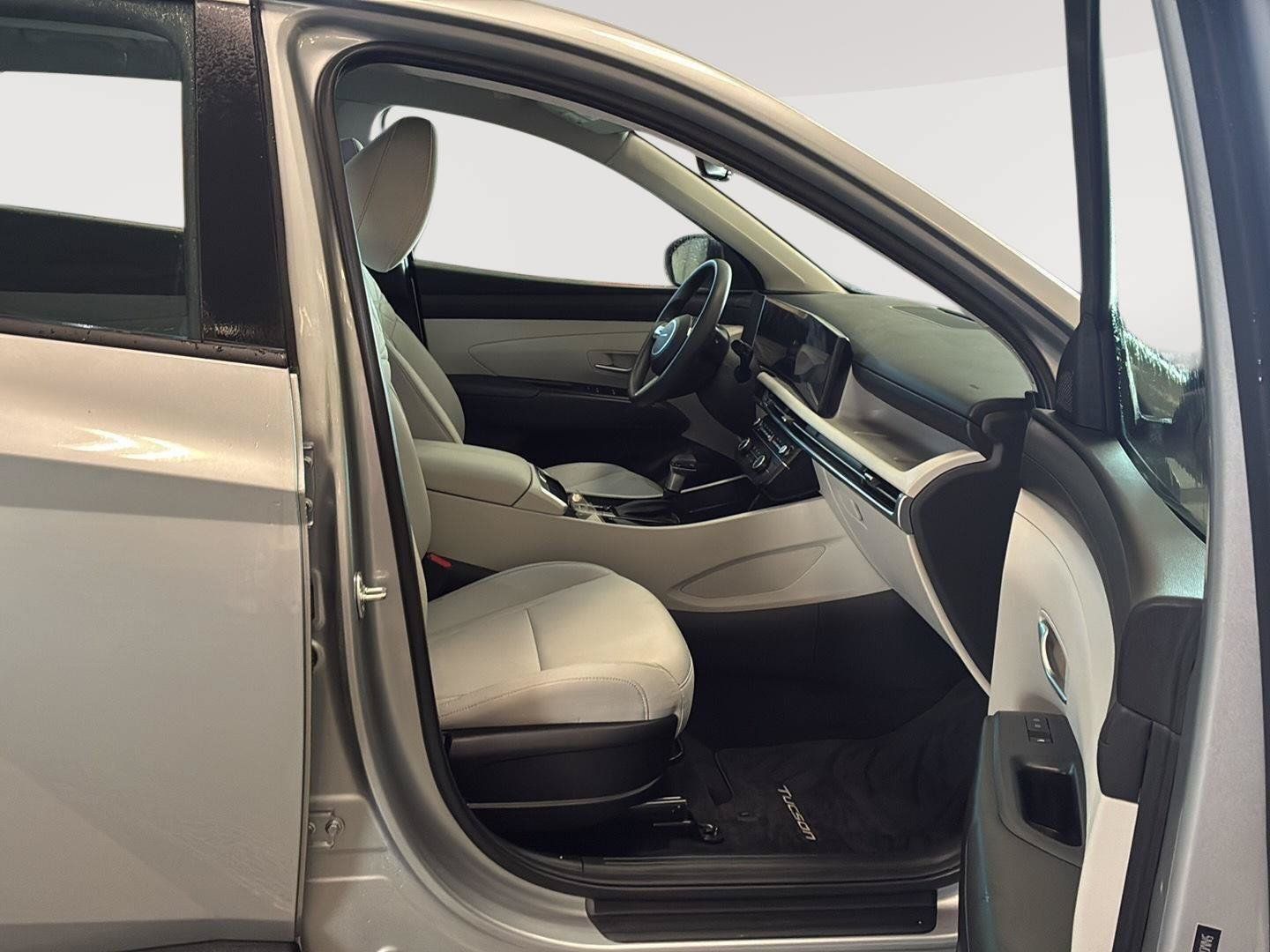 Used 2025 Hyundai Tucson SE AWD/4WD image 11