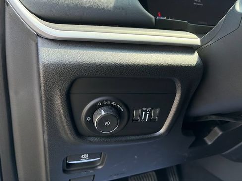 Used 2025 Jeep Grand Cherokee L Limited AWD/4WD image 11