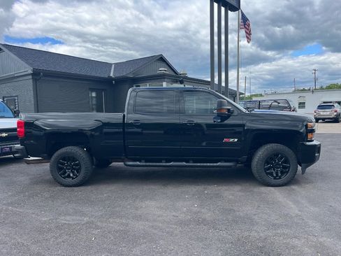 Used 2016 Chevrolet Silverado 2500 LT w/ Midnight Edition AWD/4WD image 3