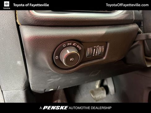 Used 2022 Chrysler Pacifica Pinnacle AWD/4WD image 32
