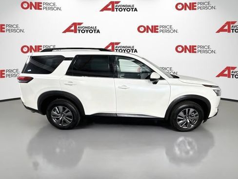 Used 2024 Nissan Pathfinder SV FWD image 8