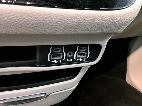 Used 2024 Chrysler Pacifica Select image 16