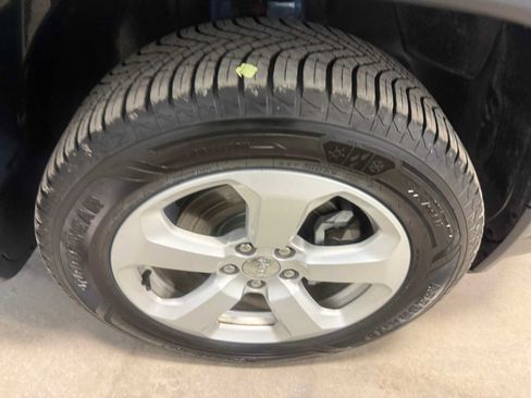 Certified 2019 Jeep Compass Latitude w/ Cold Weather Group AWD/4WD image 12