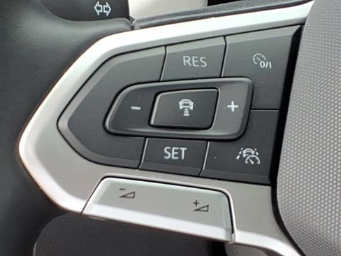 Certified 2026 Volkswagen Taos SE FWD image 18