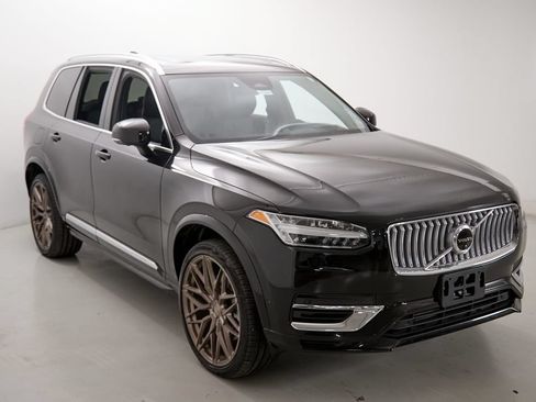 Used 2023 Volvo XC90 T8 Ultimate w/ Lounge Package AWD/4WD image 9