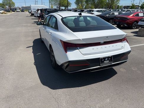 Used 2025 Hyundai Elantra Limited image 14
