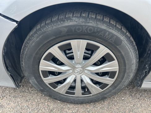 Used 2020 Toyota Camry LE FWD image 8