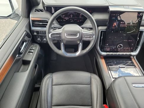 Used 2025 GMC Yukon XL Denali AWD/4WD image 18