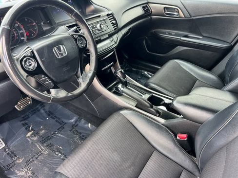 Used 2017 Honda Accord Sport image 12