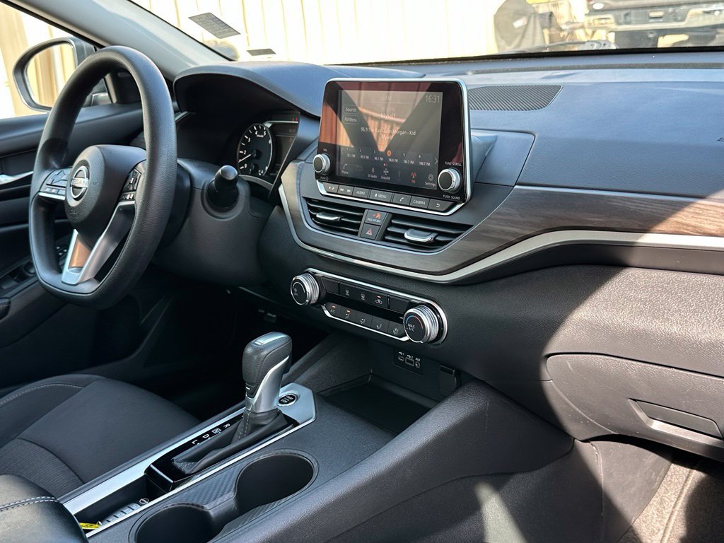 Used 2025 Nissan Altima 2.5 SV FWD image 16