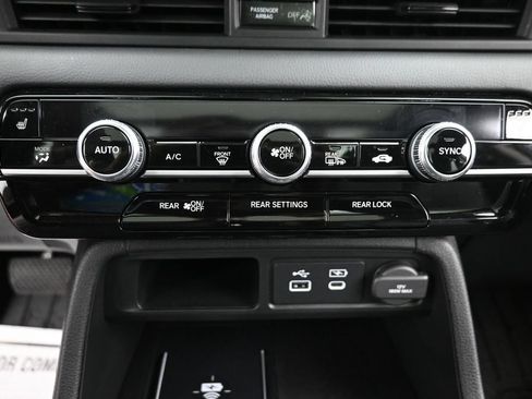 Used 2025 Honda Pilot Touring image 20