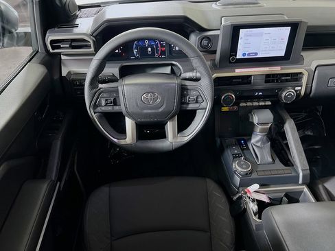 Certified 2025 Toyota Tacoma SR5 AWD/4WD image 19