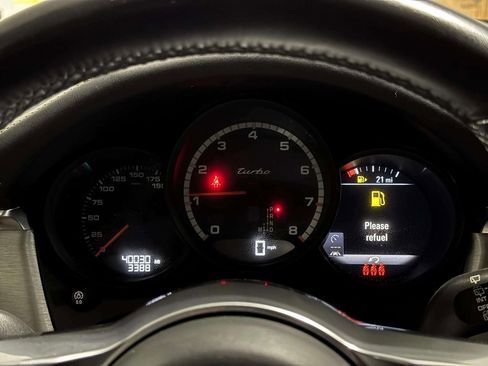 Used 2020 Porsche Macan Turbo image 24