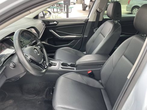 Used 2019 Volkswagen Jetta SE w/ Cold Weather Package FWD image 18