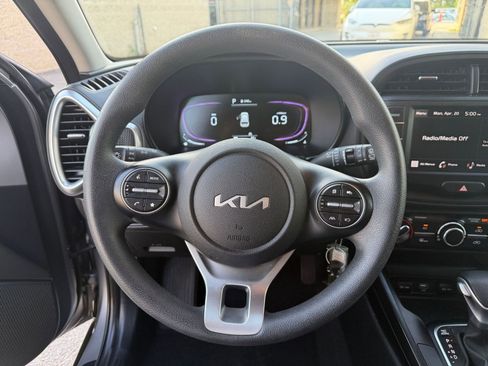 Used 2025 Kia Soul LX w/ LX Technology Package image 25