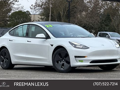 Used 2023 Tesla Model 3 Standard Range image 1