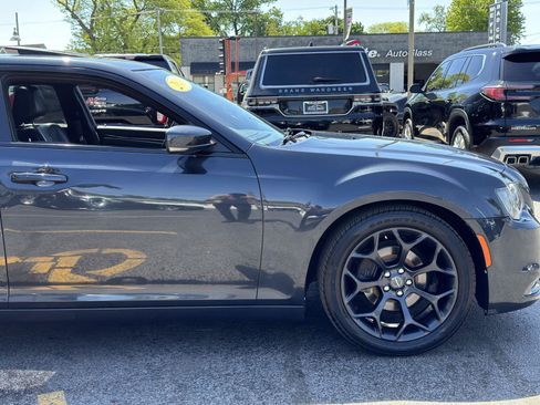 Used 2018 Chrysler 300 S w/ 300S Premium Group RWD image 12