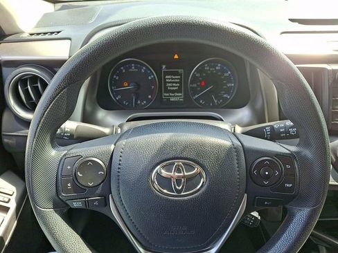 Used 2018 Toyota RAV4 LE image 18