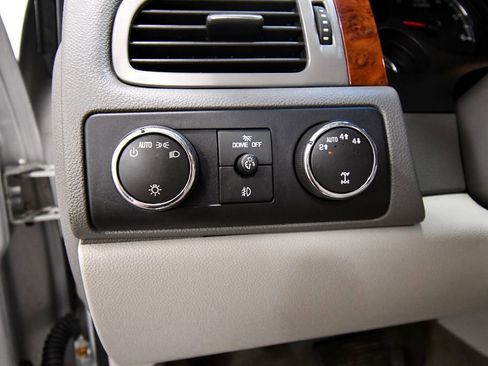 Used 2013 Chevrolet Avalanche LTZ AWD/4WD image 21