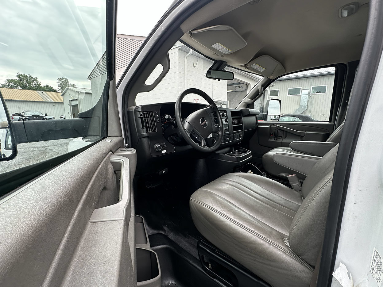 Used 2021 GMC Savana 3500 Extended w/ Power Convenience Package RWD image 22