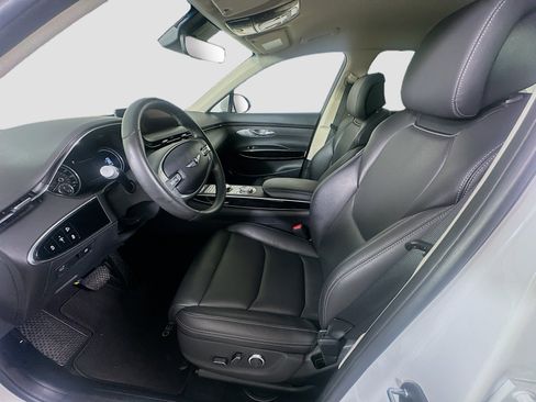 Used 2025 Genesis GV70 2.5T AWD/4WD image 13