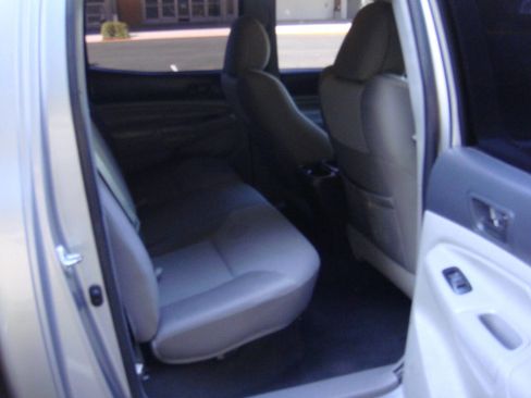 Used 2015 Toyota Tacoma 4x4 Double Cab w/ TRD Off-Road Package image 12