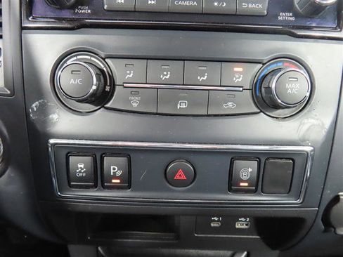 Used 2022 Nissan Titan SV image 25