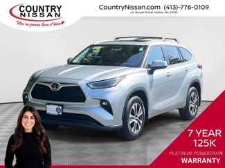 Used 2023 Toyota Highlander XLE AWD/4WD video 1