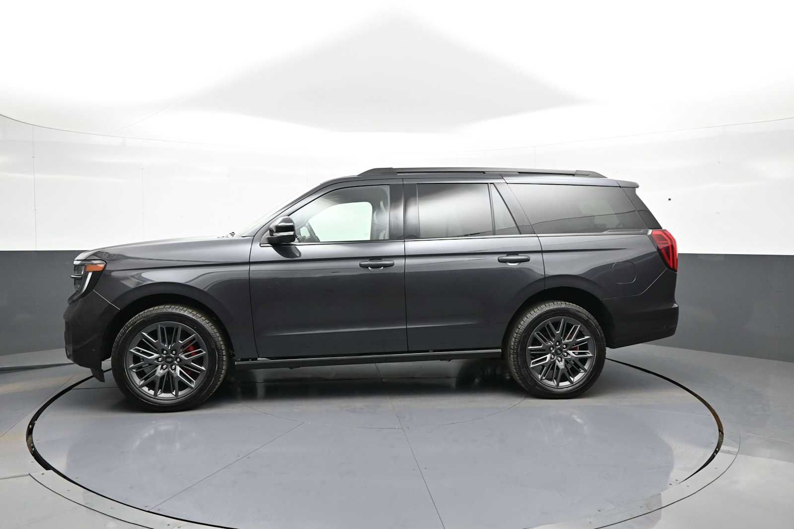 Used 2025 Ford Expedition Platinum w/ Stealth Performance Package AWD/4WD image 9
