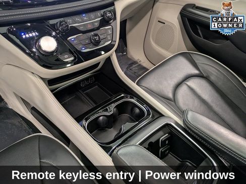 Used 2022 Chrysler Pacifica Limited image 19