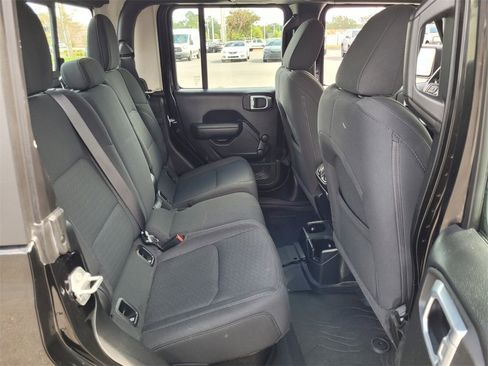 Used 2020 Jeep Gladiator Sport image 11