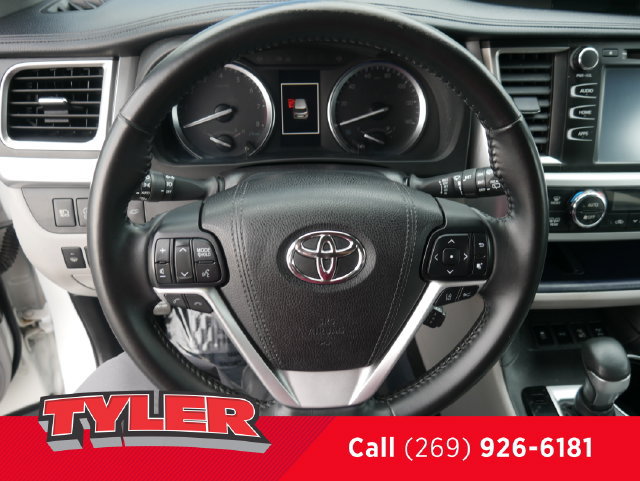Used 2017 Toyota Highlander XLE AWD/4WD image 29