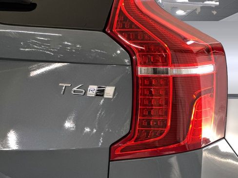 Used 2020 Volvo XC90 T6 R-Design w/ Protection Package Premier image 12