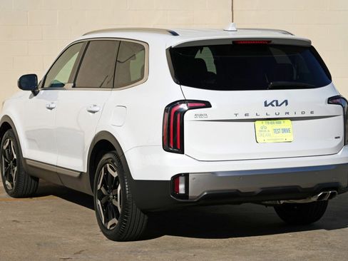 Used 2025 Kia Telluride EX w/ EX Captain's Chair Package AWD/4WD image 49