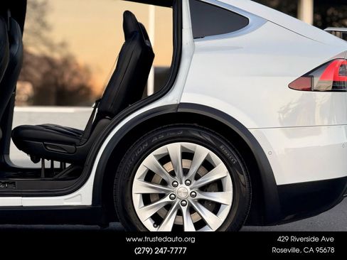 Used 2018 Tesla Model X 75D image 22