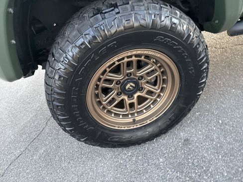 Used 2022 Toyota Tacoma TRD Sport image 11